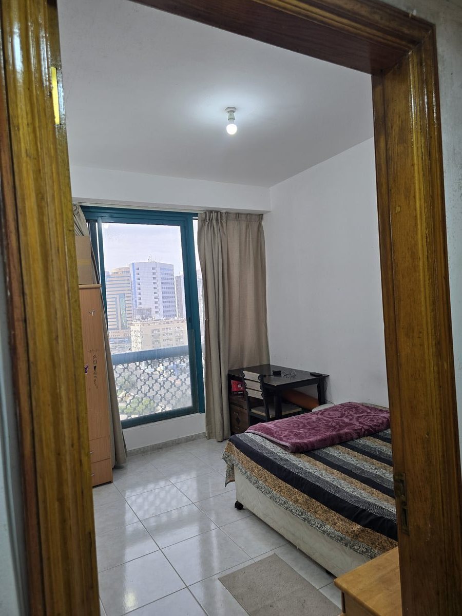 FULLY FURNISHED ROOM AVAILABLE WITH SEPARATE WASHROOM
