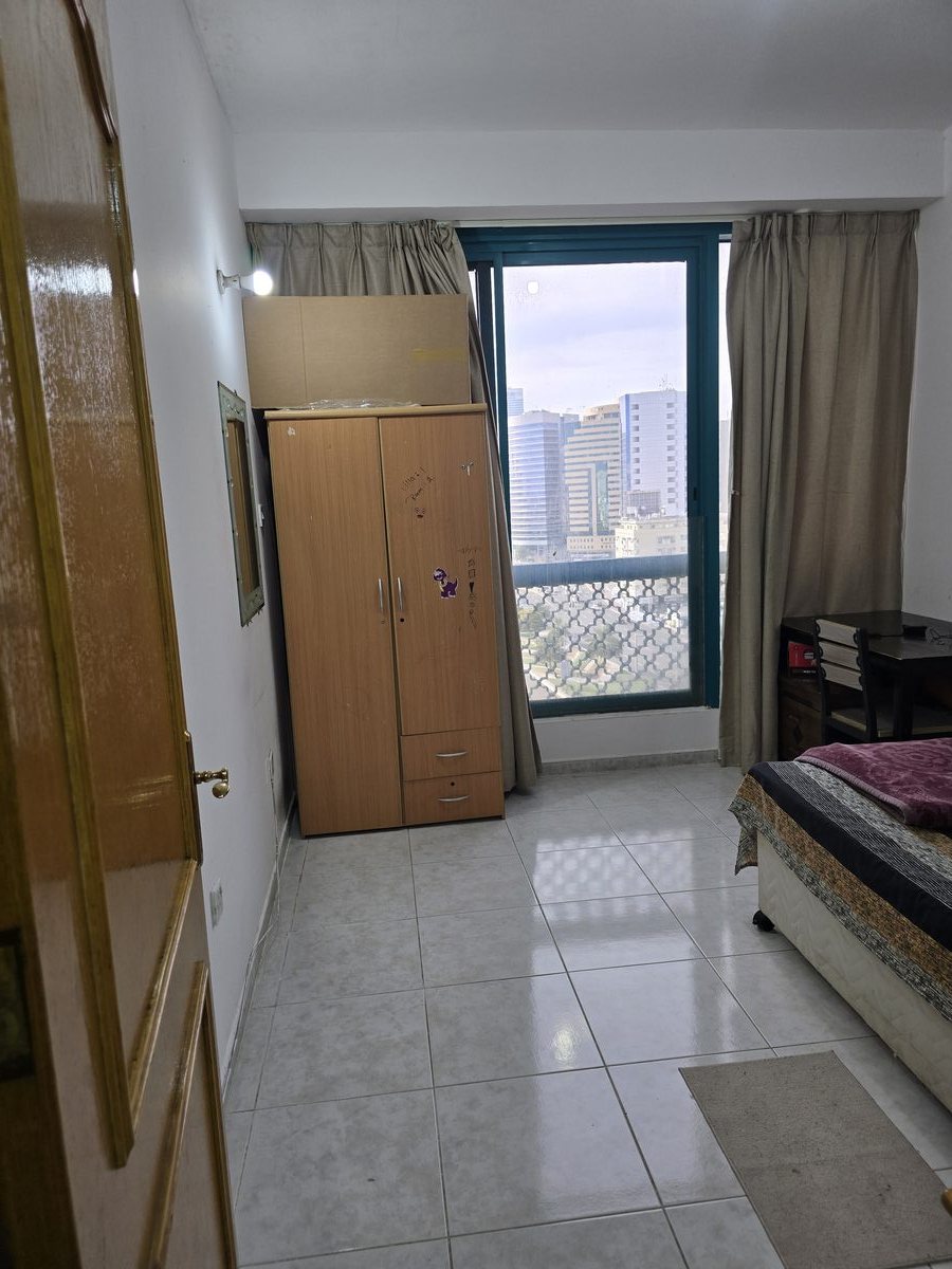 FULLY FURNISHED ROOM AVAILABLE WITH SEPARATE WASHROOM