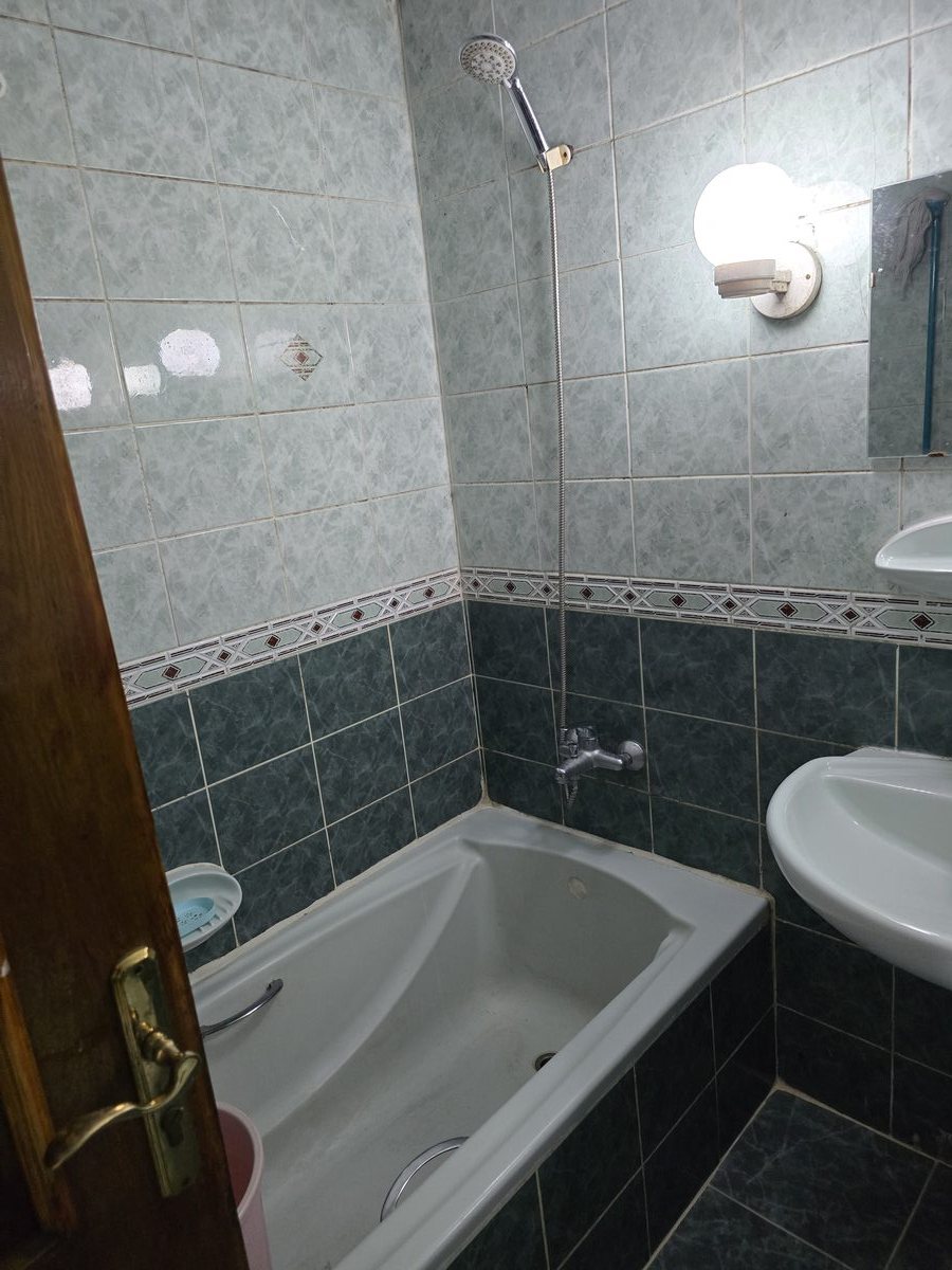 FULLY FURNISHED ROOM AVAILABLE WITH SEPARATE WASHROOM