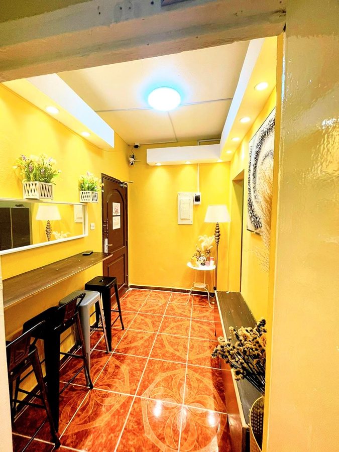 NEWLY RENOVATED FLAT na mga  partitions for KABAYAN ONLY....